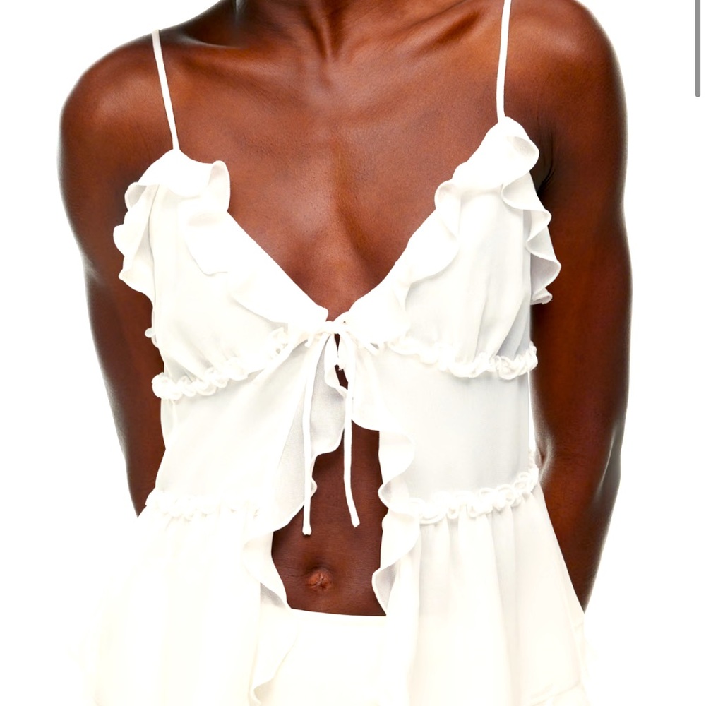Aritzia Amore Ruffle Top